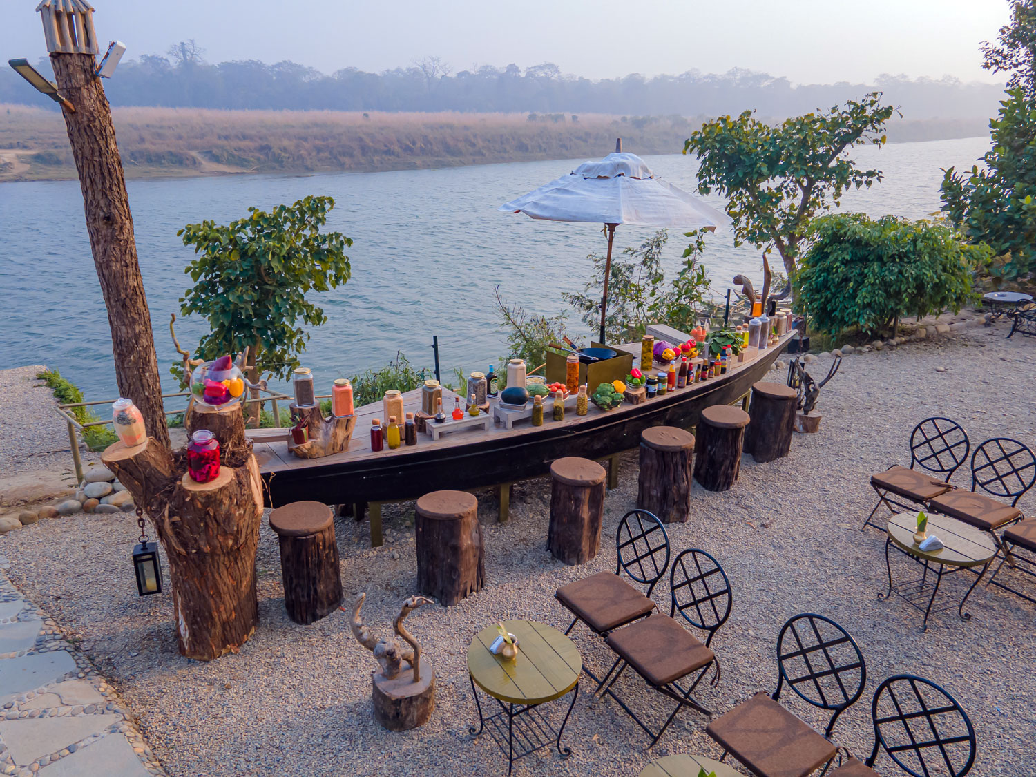 Nepal_Chitwan_BarahiJungleLodge_Dining1