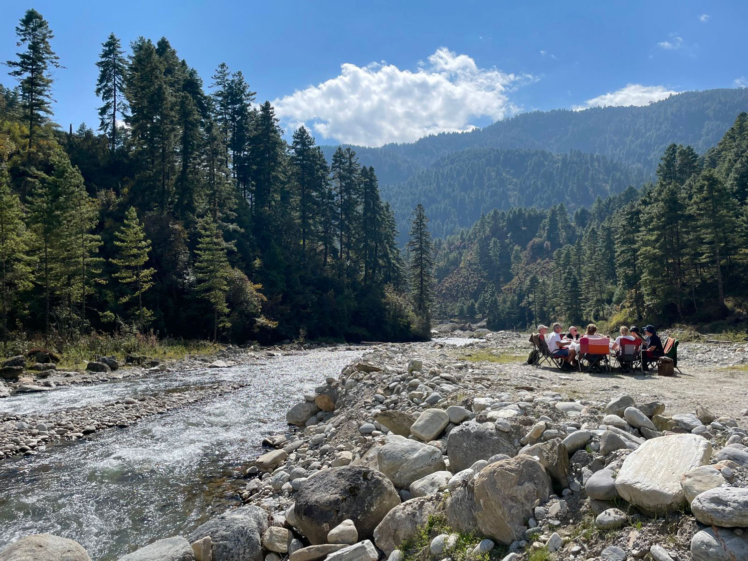 Picnic-by-the-Solu-river