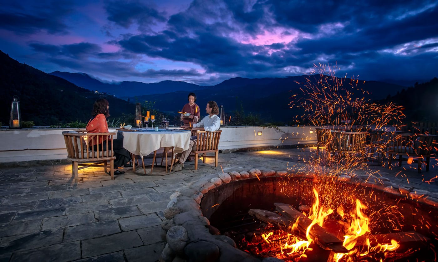 Restaurant---dinner-on-the-terrace
