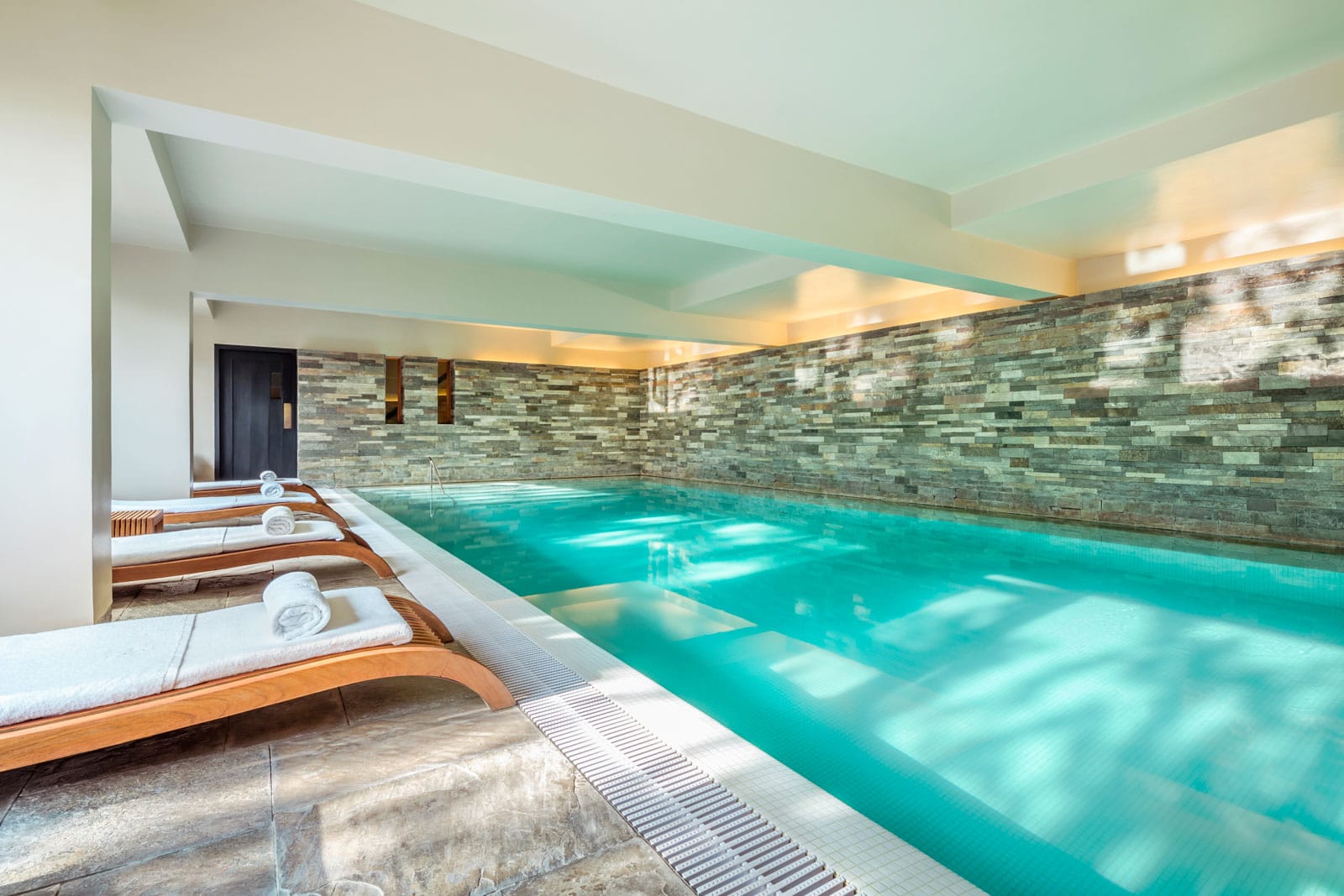 Hi_070691_103449446_Indoor_Swimming_Pool