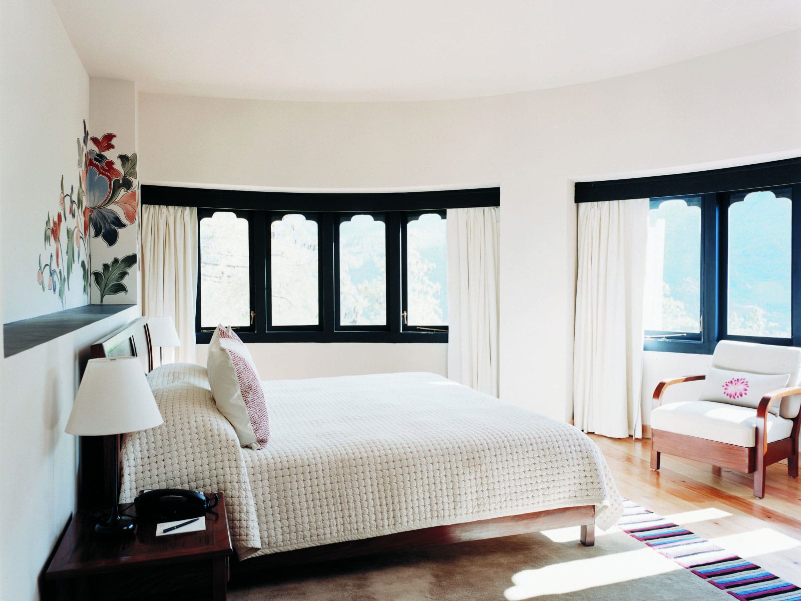Uma-Paro-Suite-bedroom