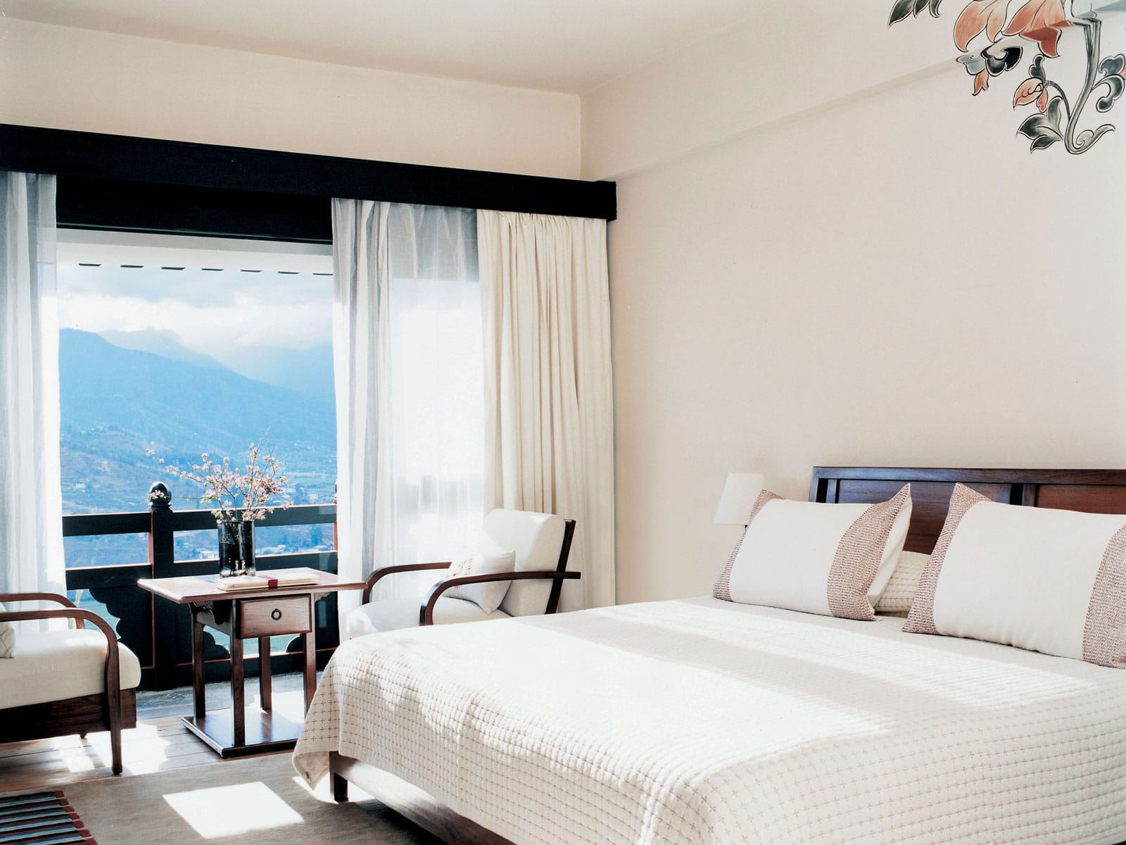 Uma-Paro-Valley-View-room